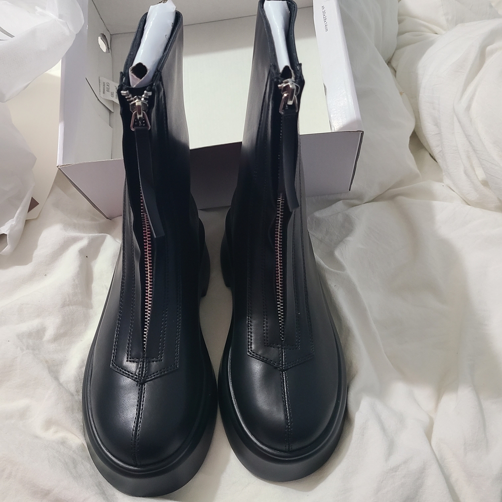 Elegant Black Women's Combat Style Boots New 8.5W